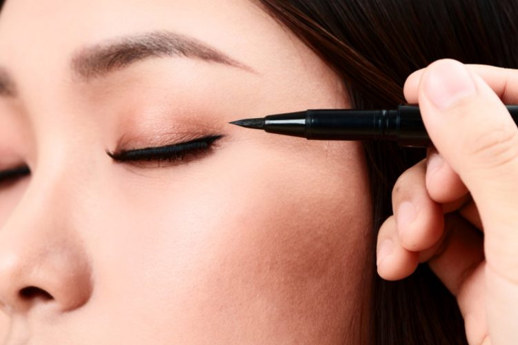 Tips to Apply Gel Eyeliner Like a Pro